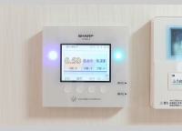 太陽光発電（３．８Ｋ）を設置。
電気の使用具合・転売状況などがこのリモコンでわかる